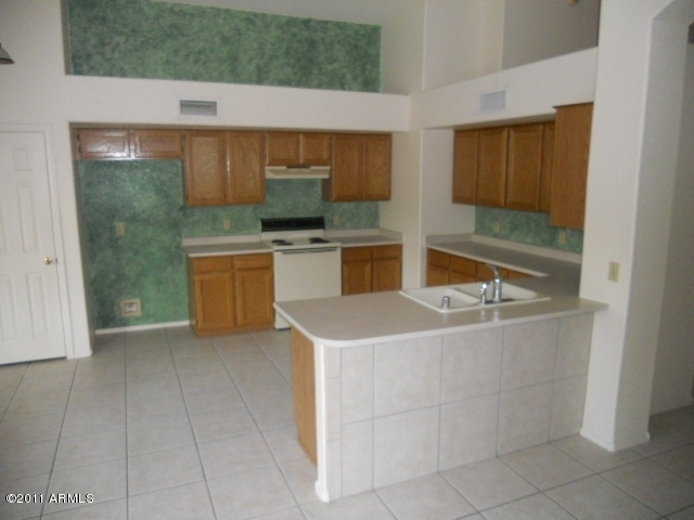 7563 West Redfield Road Peoria, AZ 85381 - Photo 17 of 25 023-263566 kitchen