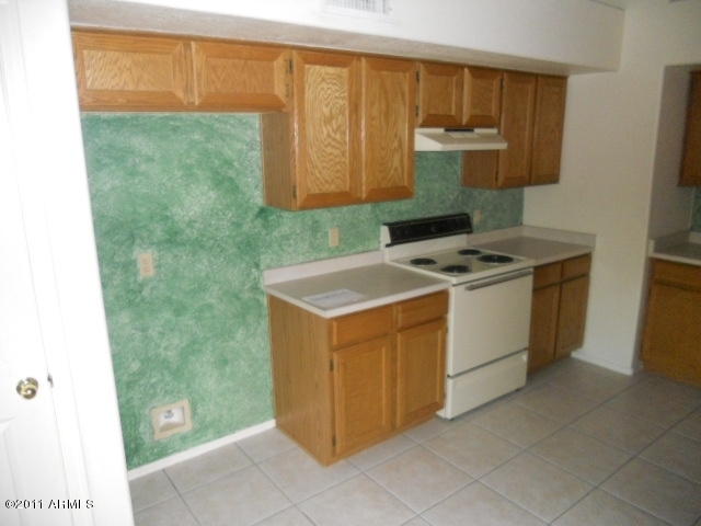 7563 West Redfield Road Peoria, AZ 85381 - Photo 18 of 25 023-263566 kitchen 3