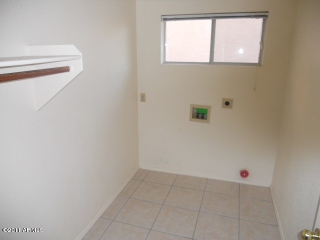 7563 West Redfield Road Peoria, AZ 85381 - Photo 19 of 25 023-263566 laundry