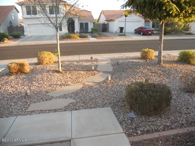 7563 West Redfield Road Peoria, AZ 85381 - Photo 5 of 25 023-263566 front yard