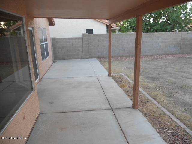 7563 West Redfield Road Peoria, AZ 85381 - Photo 9 of 25 023-263566 covered patio