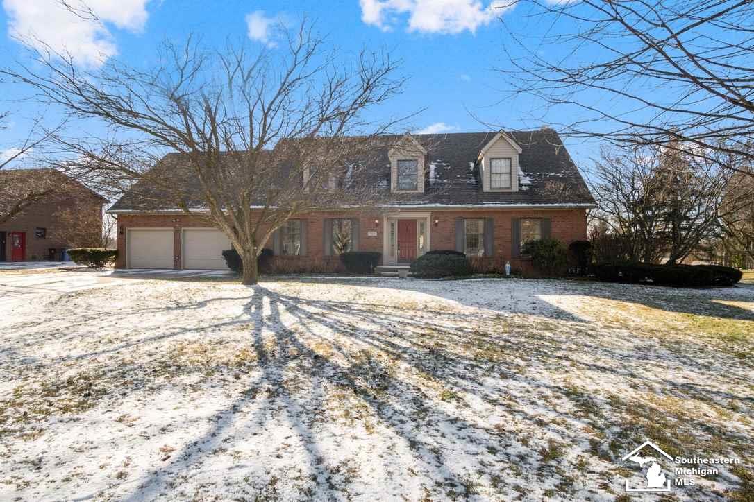 2 STORY GORGEOUS HOME ON A DOUBLE LOT