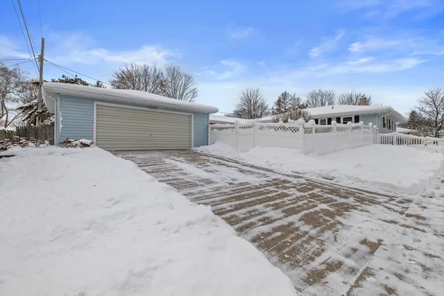 $275,000 | 8003 49th Avenue, Kenosha, WI 53142