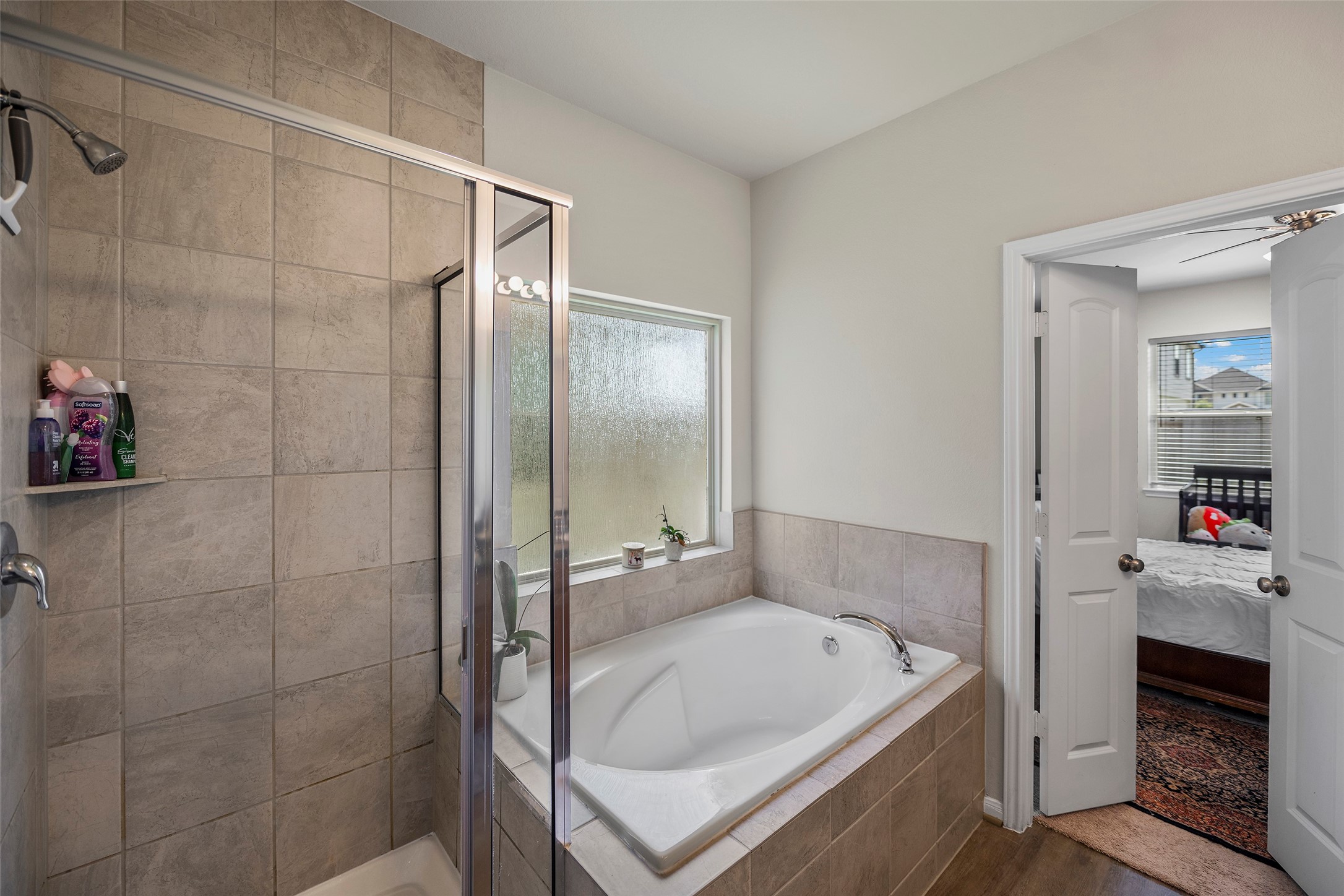 10423 Rochester Hls Lane Tomball, TX 77375 - Photo 25 of 32 Primary Bedroom Ensuite