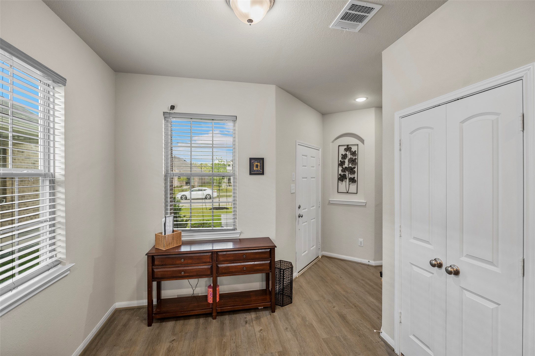 10423 Rochester Hls Lane Tomball, TX 77375 - Photo 4 of 32 Front Entry way, breakfast area