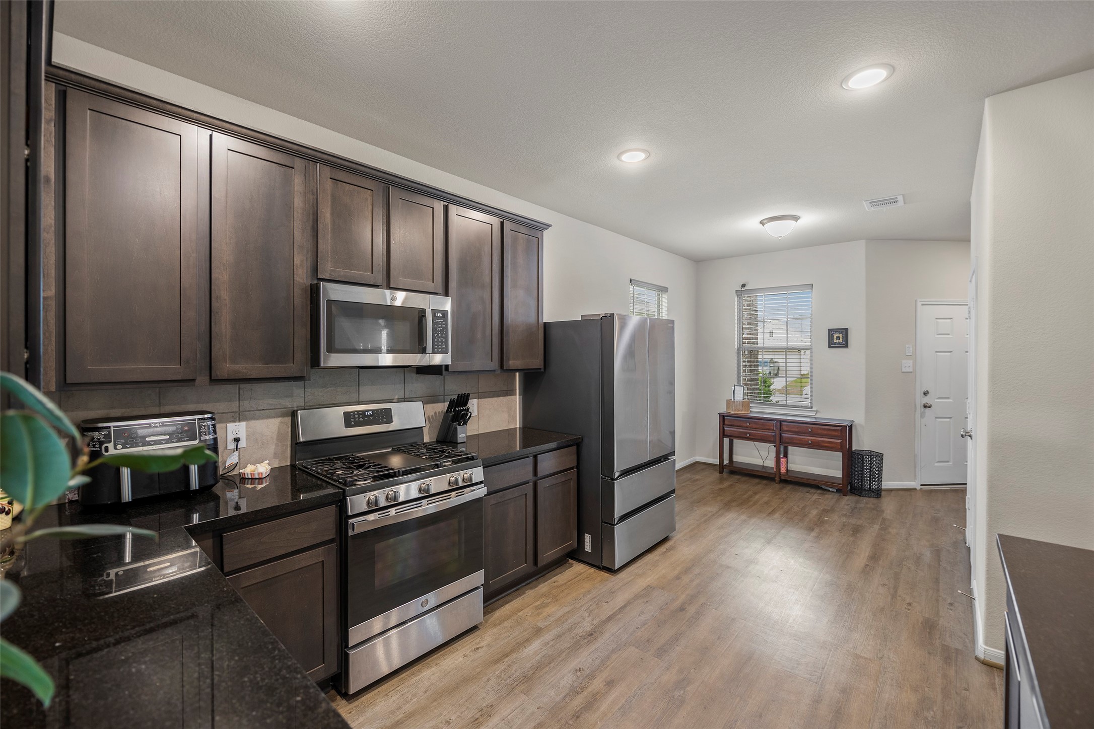 10423 Rochester Hls Lane Tomball, TX 77375 - Photo 7 of 32 Kichen and breakfast area