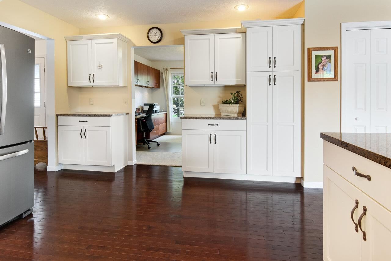 4215 Summerhill Road Traverse City, MI 49684 - Photo 18 of 47 1888593-17.JPG