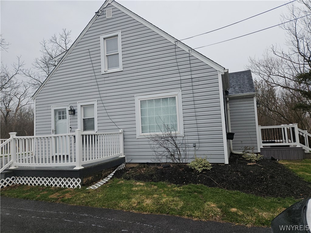 1214 Saunders Settlement Road Lewiston, NY 14305 - Photo 2 of 21