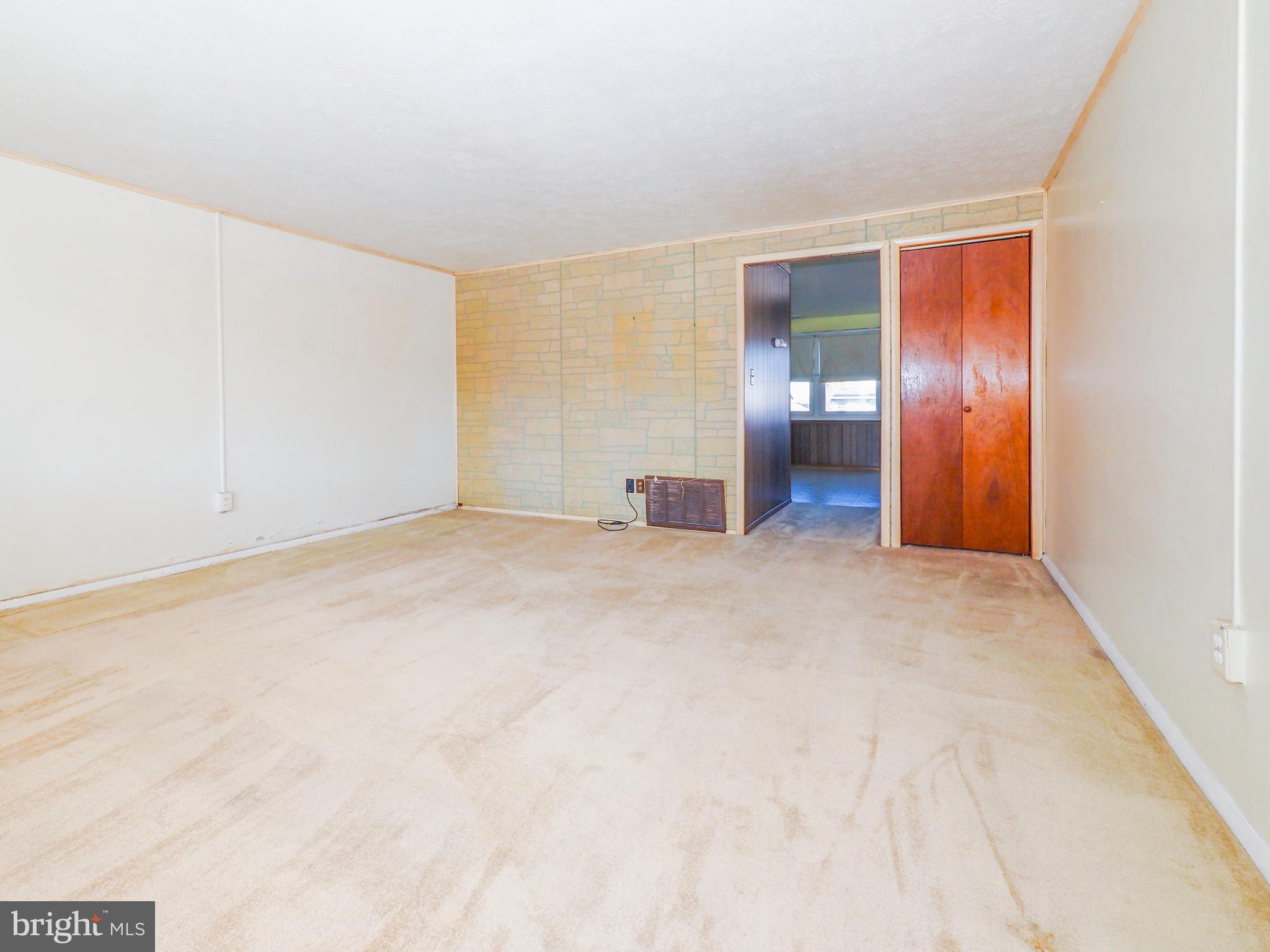 2738 Yarnall Road Baltimore, MD 21227 - Photo 8 of 32 LIVING ROOM - 3RD VIEW