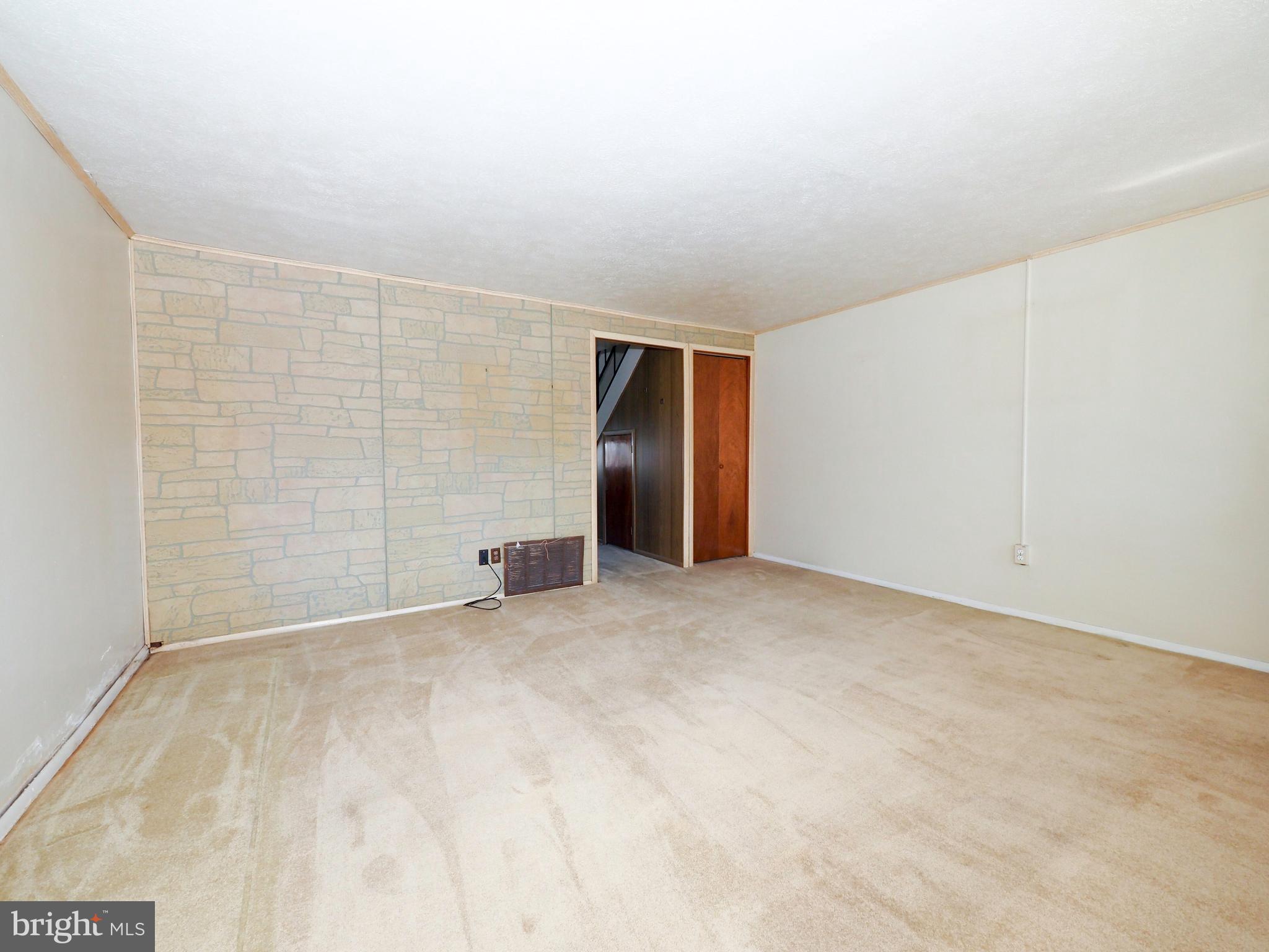 2738 Yarnall Road Baltimore, MD 21227 - Photo 9 of 32 LIVING ROOM - 4TH VIEW