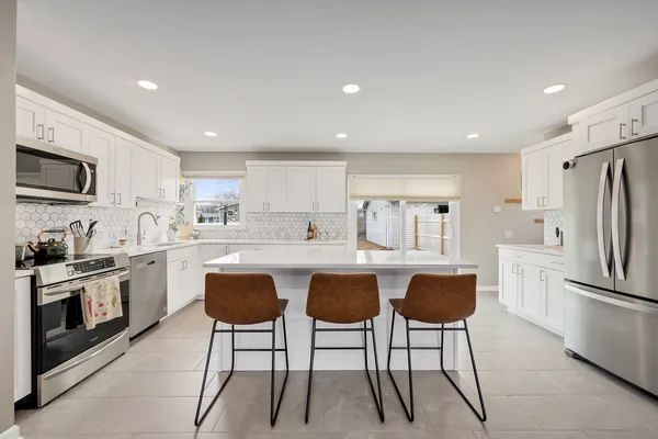 $485,000 | 6213 Leonard Avenue, Downers Grove, IL 60516
