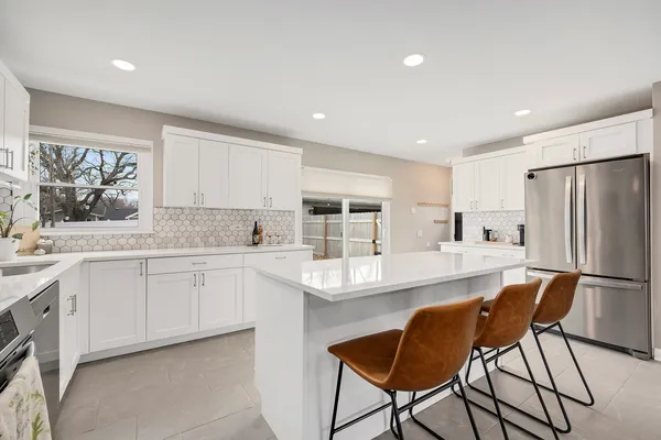 $485,000 | 6213 Leonard Avenue, Downers Grove, IL 60516