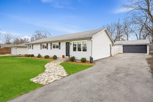 $485,000 | 6213 Leonard Avenue, Downers Grove, IL 60516