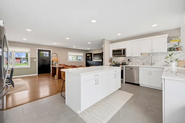 $485,000 | 6213 Leonard Avenue, Downers Grove, IL 60516