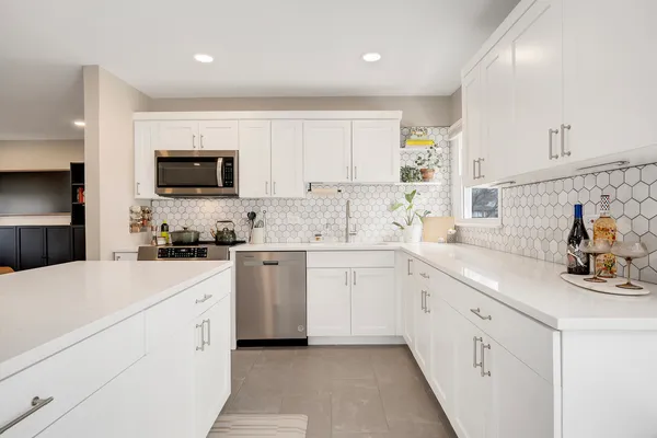 $485,000 | 6213 Leonard Avenue, Downers Grove, IL 60516