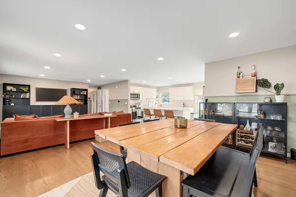 $485,000 | 6213 Leonard Avenue, Downers Grove, IL 60516