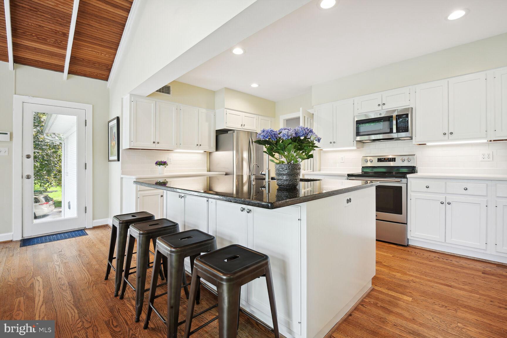10911 Edison Road Potomac, MD 20854 - Photo 19 of 66 Kitchen