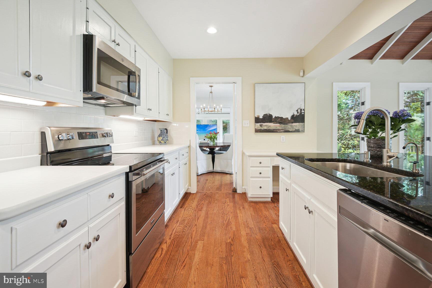 10911 Edison Road Potomac, MD 20854 - Photo 21 of 66 Kitchen
