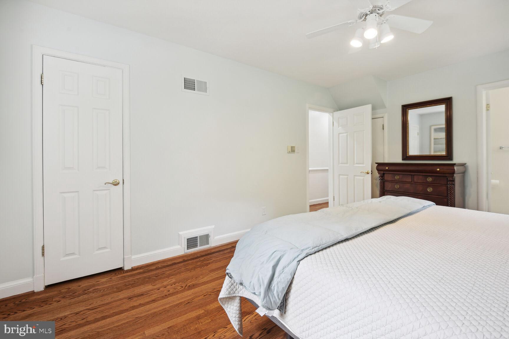 10911 Edison Road Potomac, MD 20854 - Photo 28 of 66 Primary Bedroom