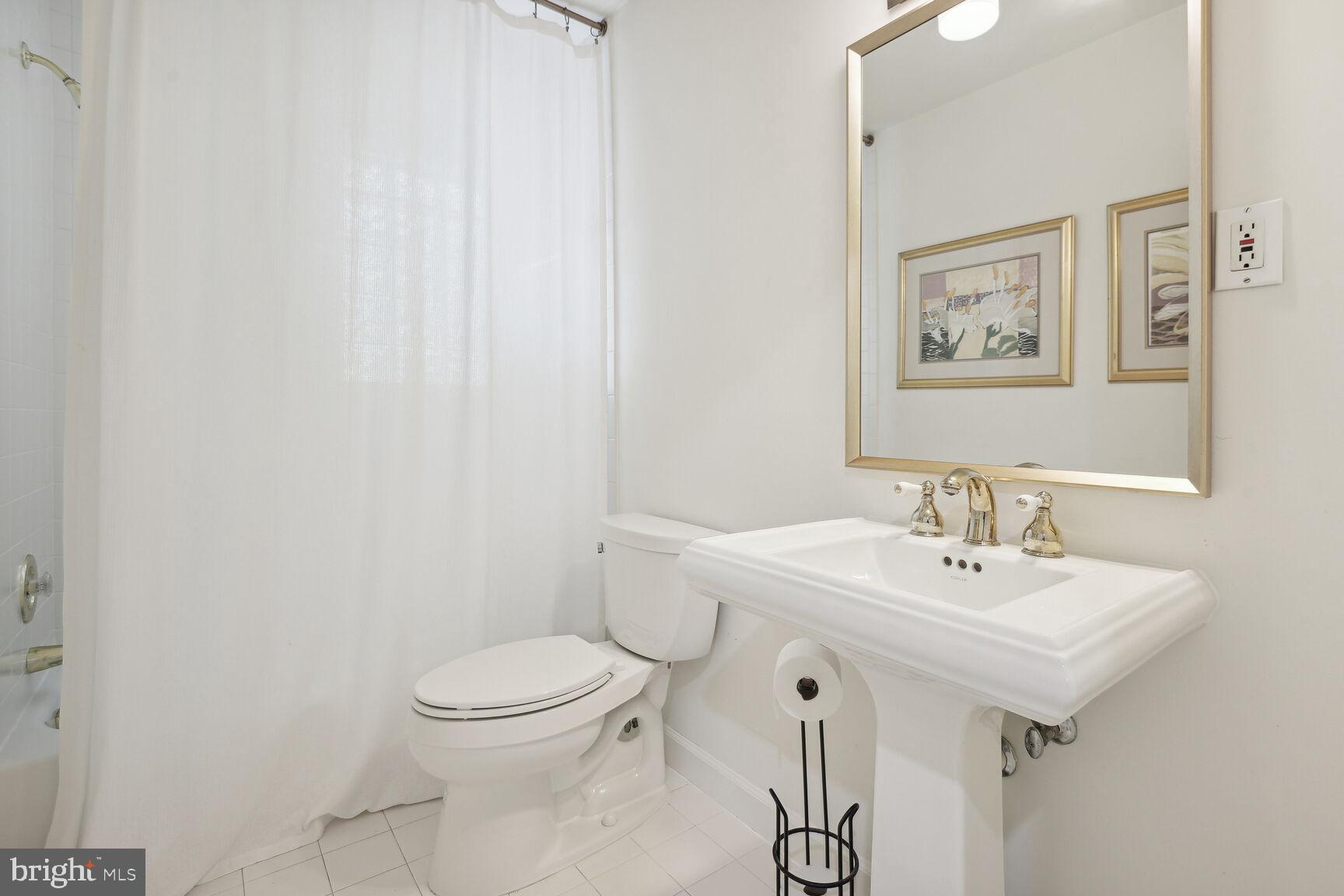 10911 Edison Road Potomac, MD 20854 - Photo 30 of 66 Main Level Full Bathroom