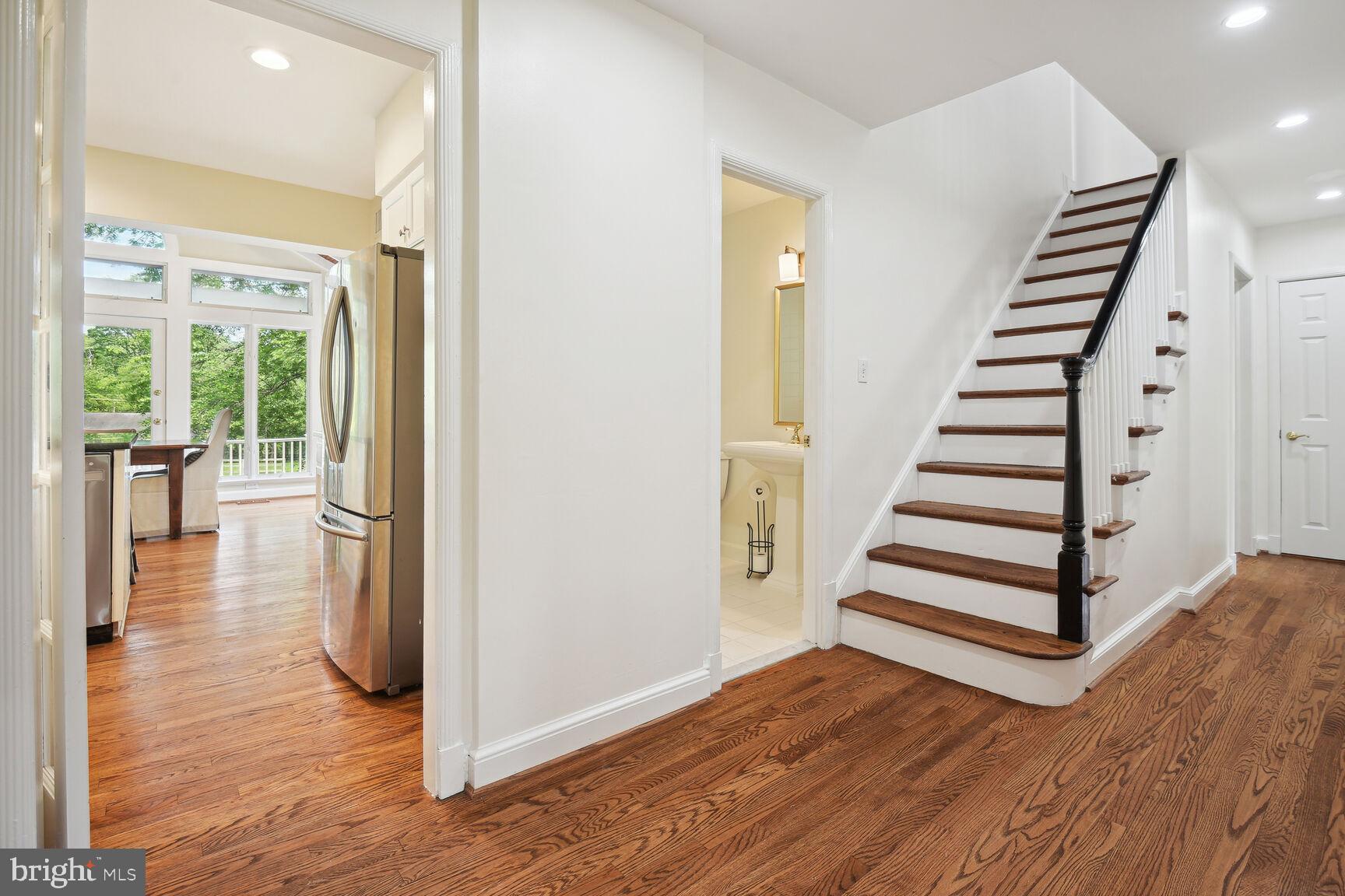 10911 Edison Road Potomac, MD 20854 - Photo 7 of 66 Foyer