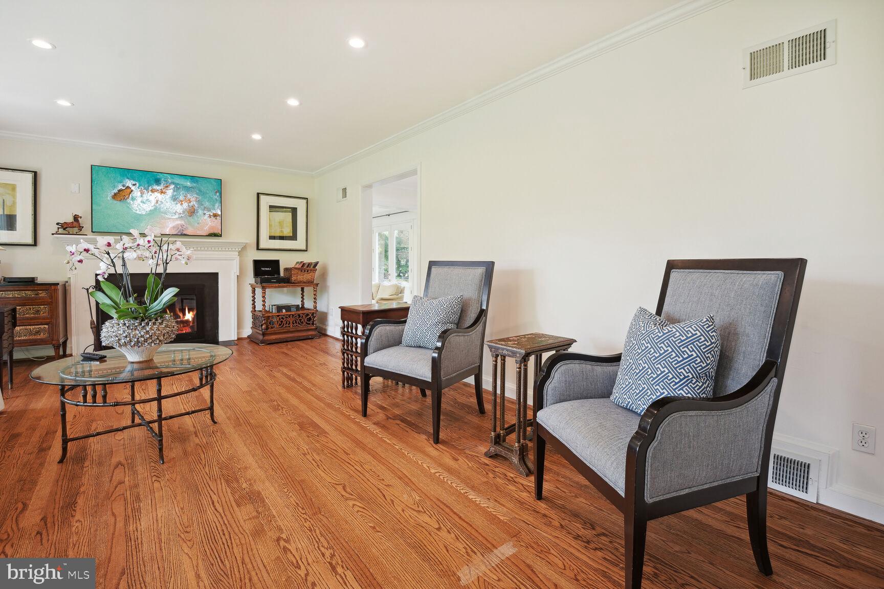 10911 Edison Road Potomac, MD 20854 - Photo 10 of 66 Liivng Room