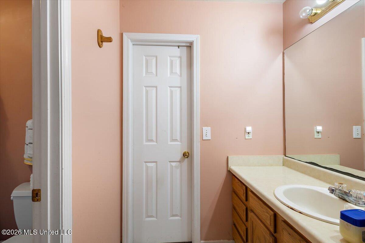 4424 Blake Circle Byram, MS 39272 - Photo 18 of 24 Master Bath
