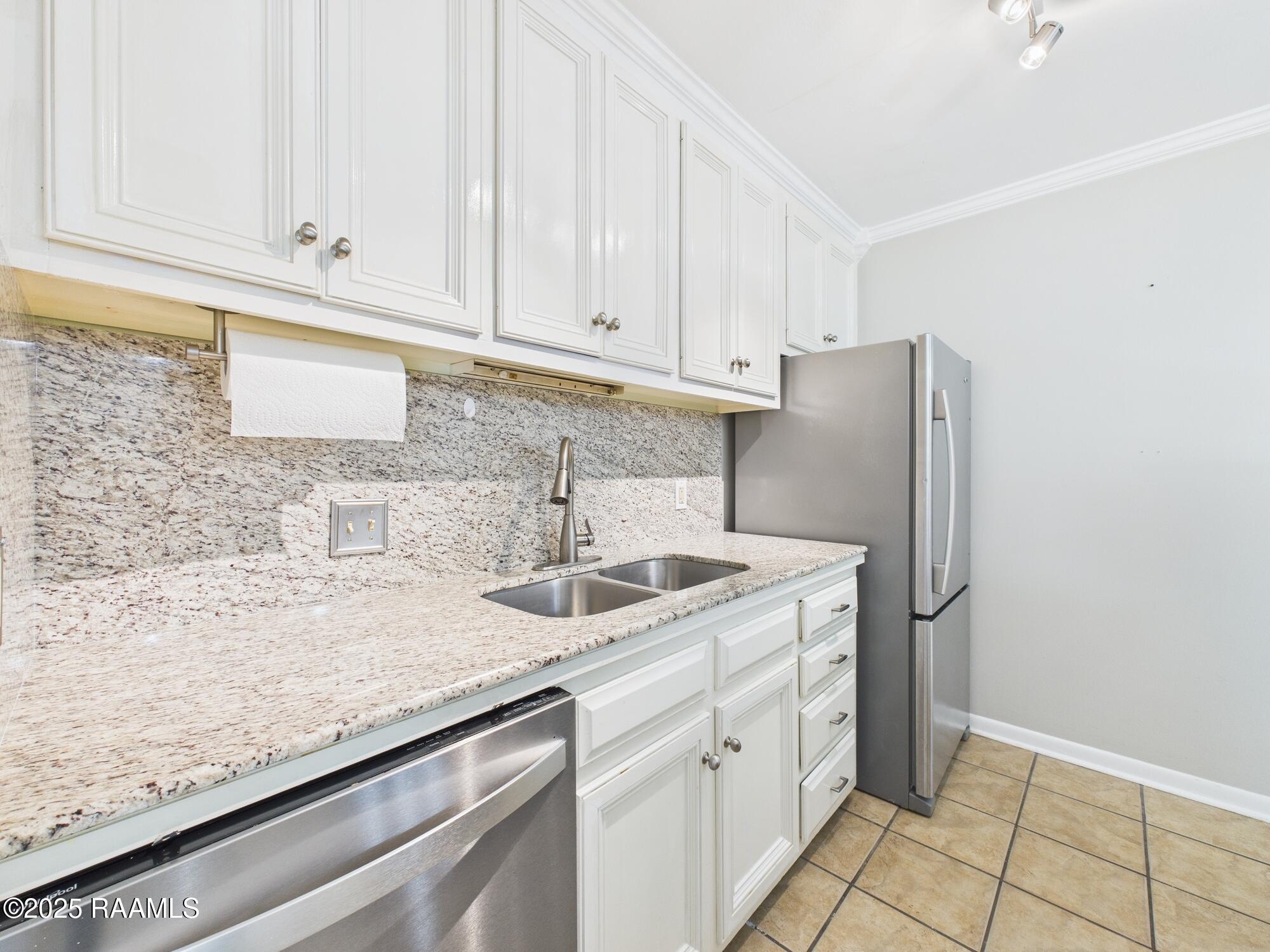 220 Doucet Road, Unit 128D Lafayette, LA 70503 - Photo 7 of 21 CAM04246G0-PR0139-STILL005