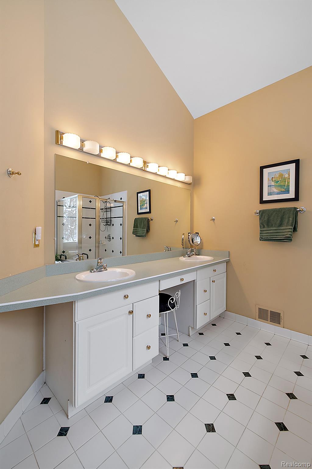 3388 Henley Court, Unit 75 Rochester, MI 48309 - Photo 29 of 45 Gallery Image 29