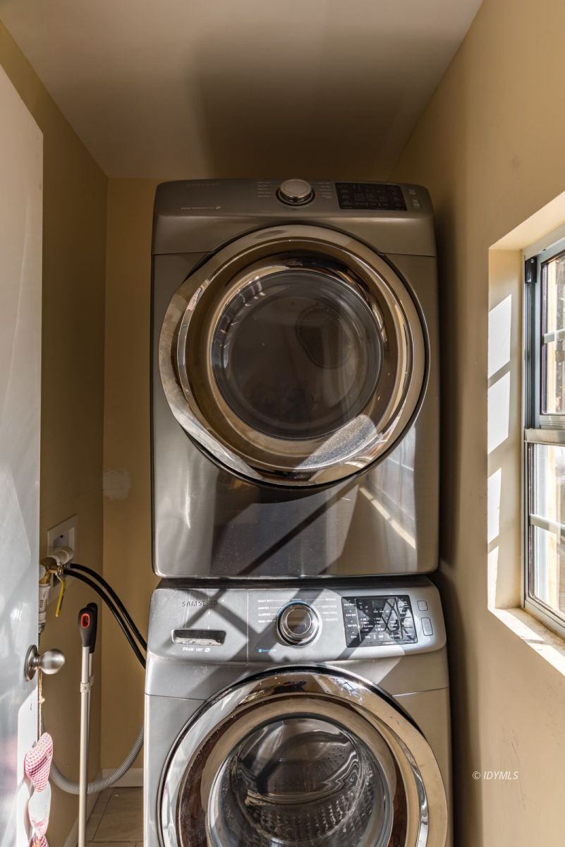 25650 Seneca Road Idyllwild, CA 92549 - Photo 13 of 23 a utility room with dryer and washer