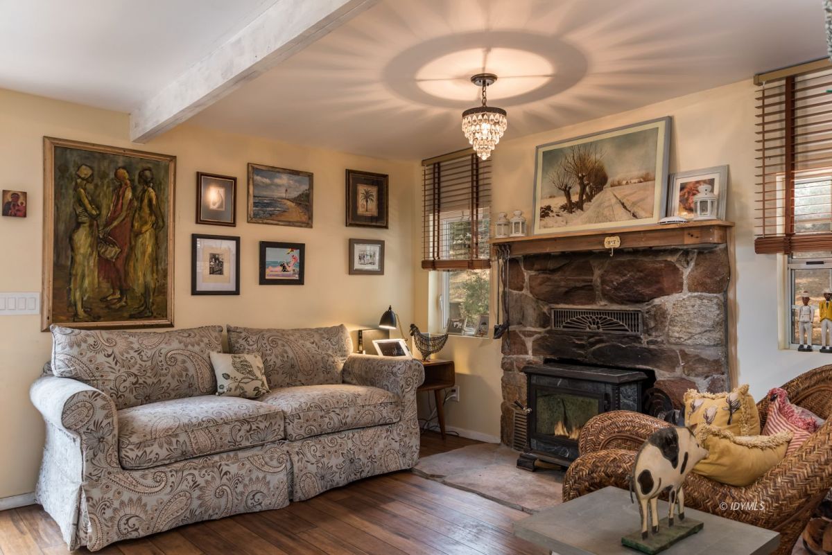 25650 Seneca Road Idyllwild, CA 92549 - Photo 3 of 23 a living room with furniture a ceiling fan and a window