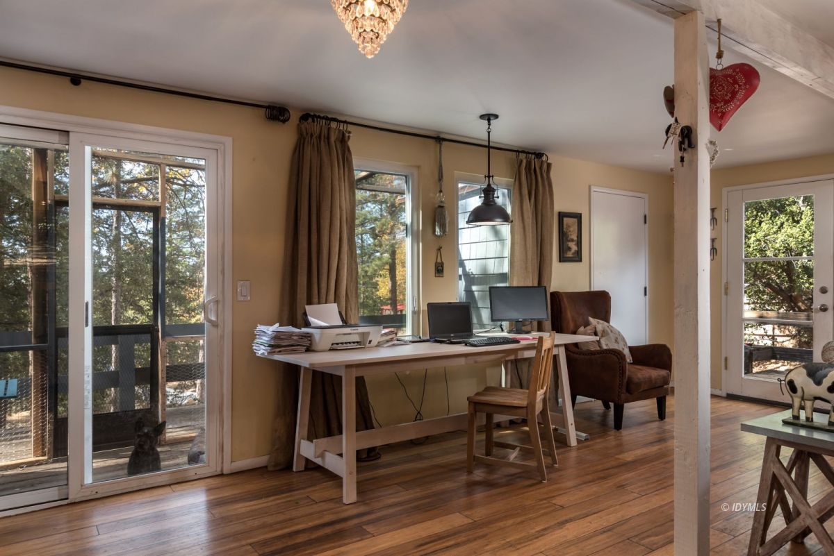 25650 Seneca Road Idyllwild, CA 92549 - Photo 7 of 23 a view of a livingroom with furniture and window