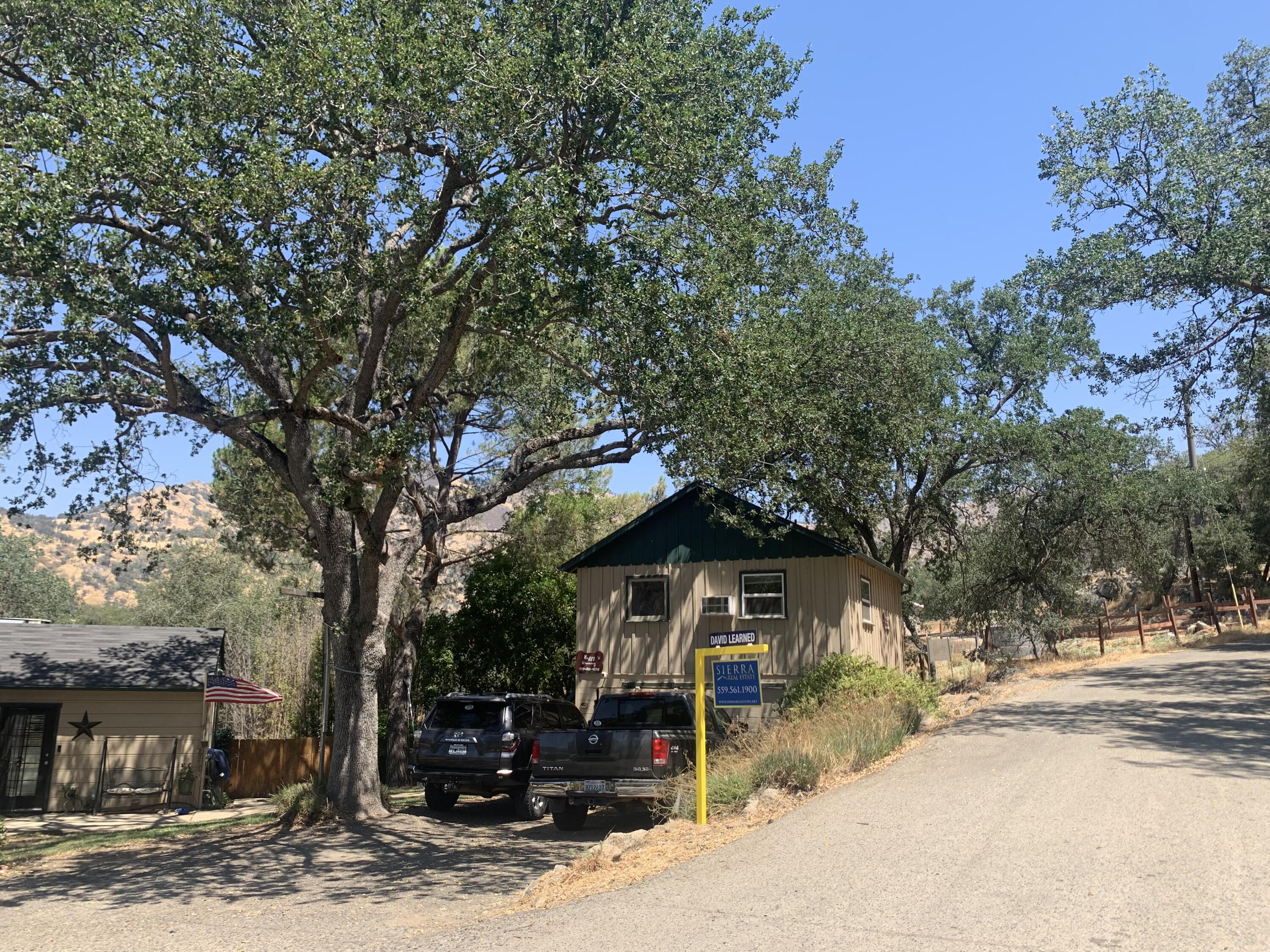 43256 Sunset Drive, Unit 3 Three Rivers, CA 93271 - Photo 8 of 8 A8BCBA35-C2F8-43E8-BB83-639B74FD77C3