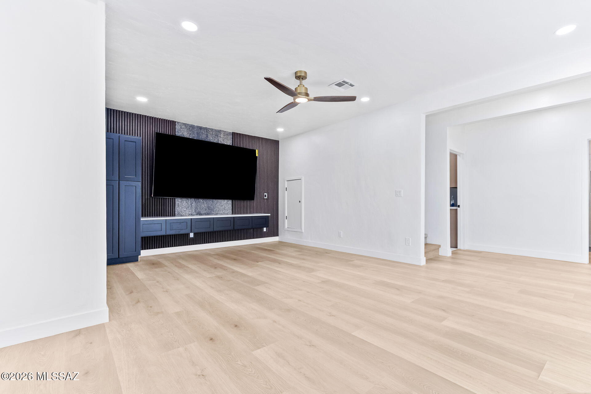 4905 North Craycroft Road Tucson, AZ 85718 - Photo 20 of 34 Downstairs Living Room