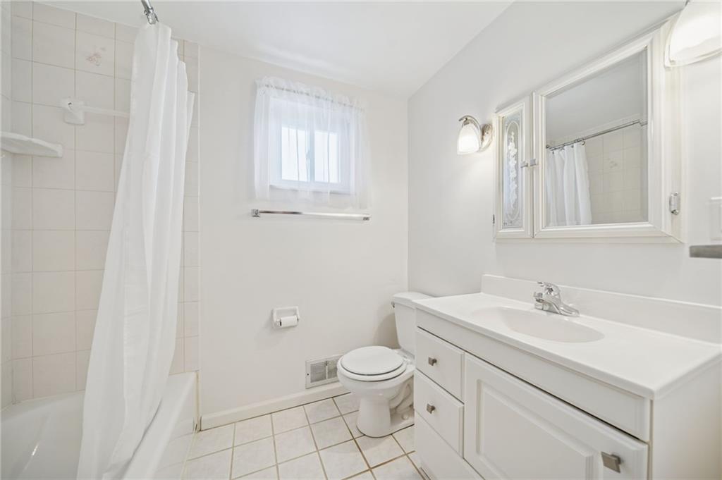 1135 Harvard Road Monroeville, PA 15146 - Photo 17 of 35 Full bath on the main level