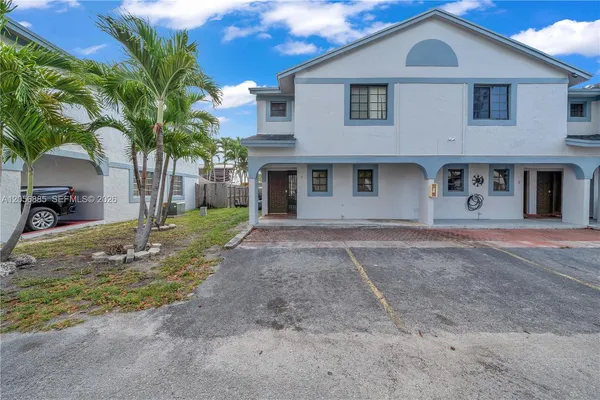 $2,700 | 1535 Southwest 122nd Avenue, Unit 37, Miami, FL 33184