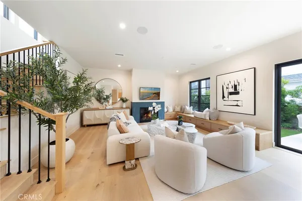 $3,295,000 | 1594 Redlands Place, Costa Mesa, CA 92627