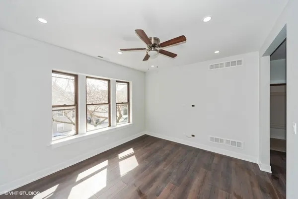 $2,200 | 2010 West Cornelia Avenue, Unit 2, Chicago, IL 60618