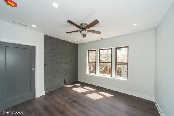 $2,200 | 2010 West Cornelia Avenue, Unit 2, Chicago, IL 60618