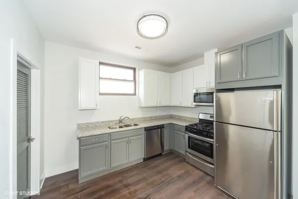 $2,200 | 2010 West Cornelia Avenue, Unit 2, Chicago, IL 60618