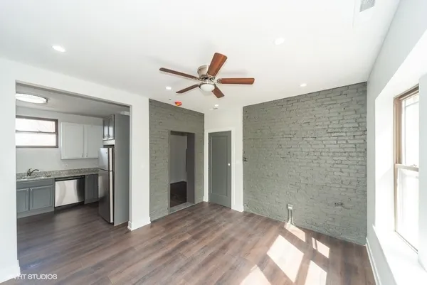 $2,200 | 2010 West Cornelia Avenue, Unit 2, Chicago, IL 60618
