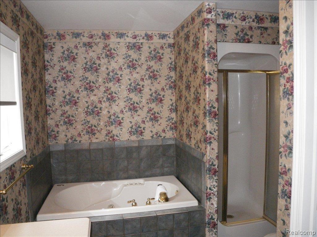 18036 Meridian Road Grosse Ile, MI 48138 - Photo 9 of 20 master bath