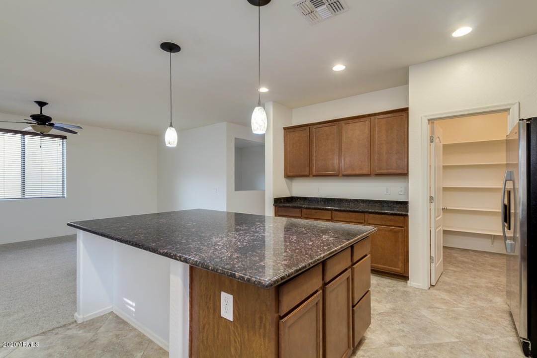 2074 South Moccasin Trail Gilbert, AZ 85295 - Photo 17 of 43 Kitchen
