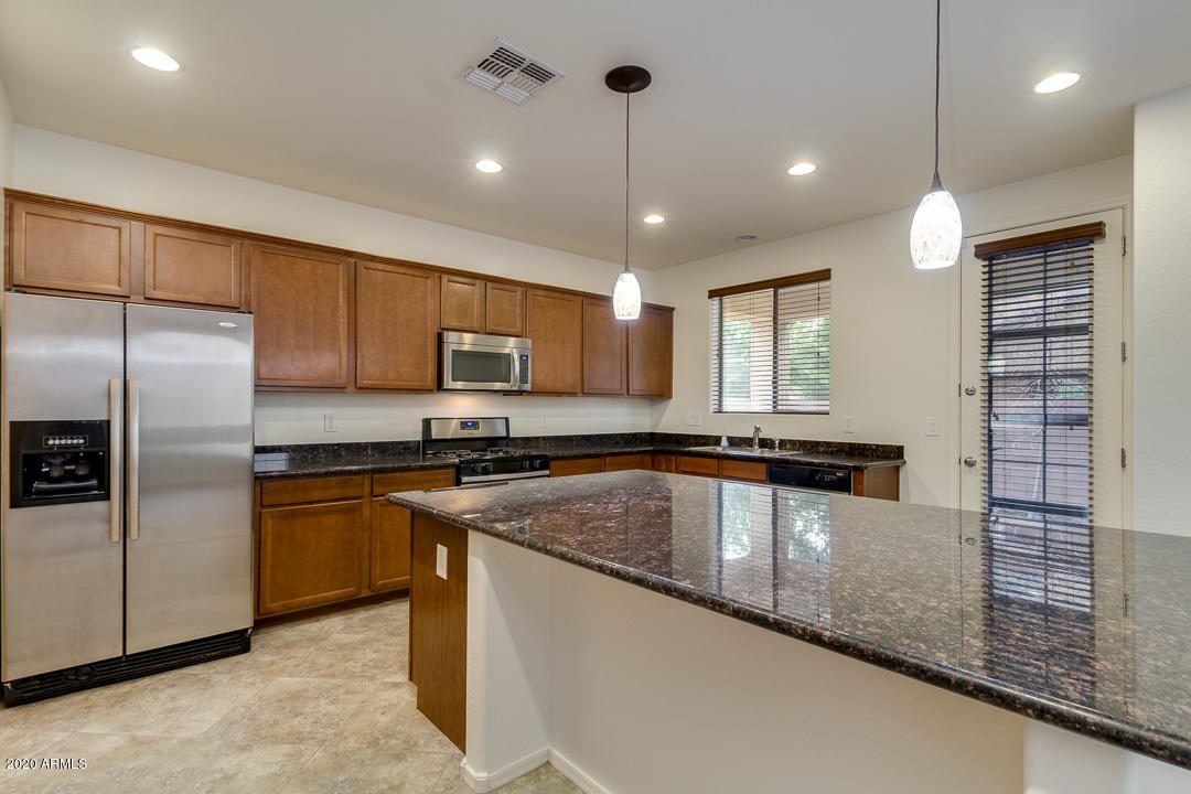 2074 South Moccasin Trail Gilbert, AZ 85295 - Photo 20 of 43 Kitchen
