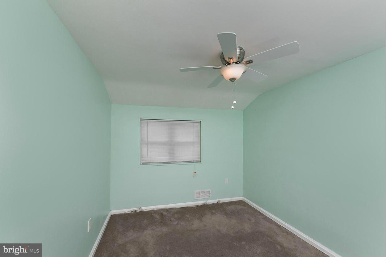 573 Brisbane Road Baltimore, MD 21229 - Photo 20 of 30 an empty room
