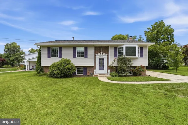 $669,900 | 7612 Mahoney Drive, Lorton, VA 22079