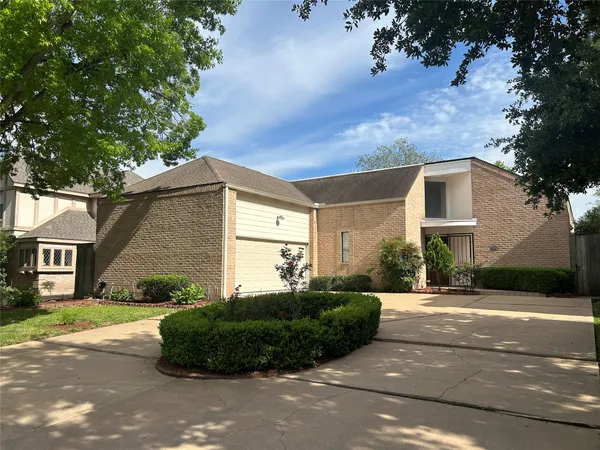 $480,000 | 11747 Riverview Drive, Houston, TX 77077