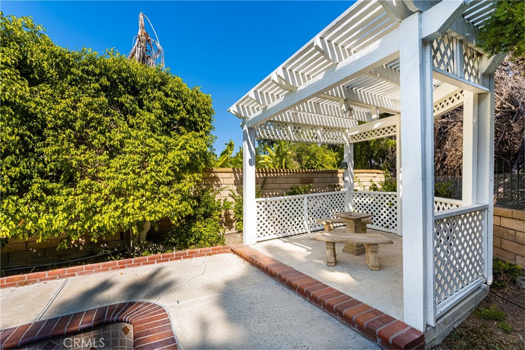 2508 Royale Place Fullerton, CA 92833 - Photo 40 of 53 a view of a chair and tables in the balcony