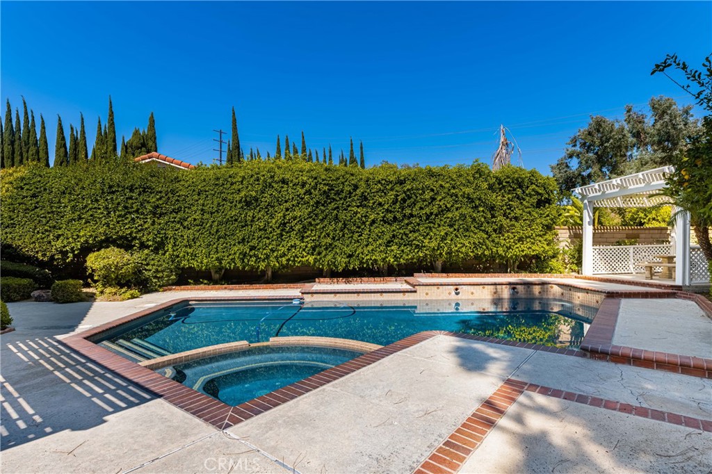 2508 Royale Place Fullerton, CA 92833 - Photo 6 of 53 a view of a swimming pool with a yard