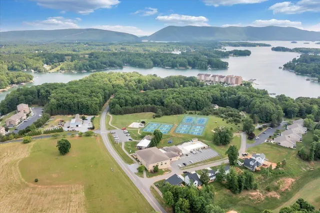 a view of utility room